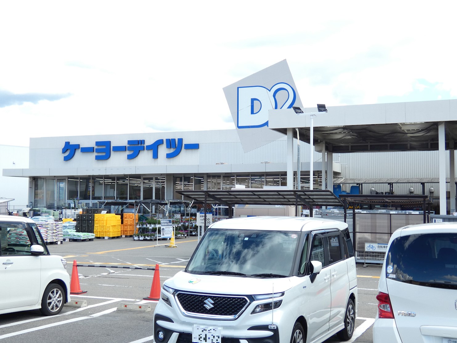 ル・ボナールＡ ホームセンター
