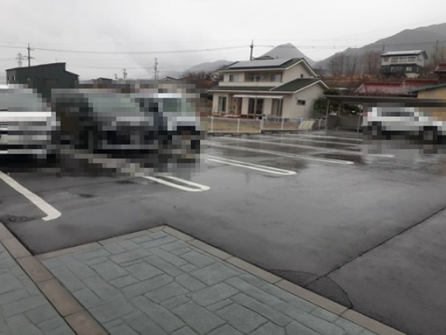 グレースハイランド上田Ⅰ 駐車場
