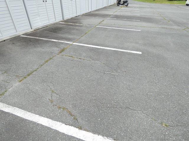 ジョイハウスノムラ 駐車場