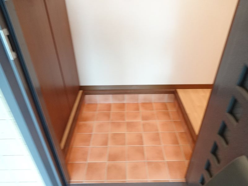 アルブル浦野 玄関