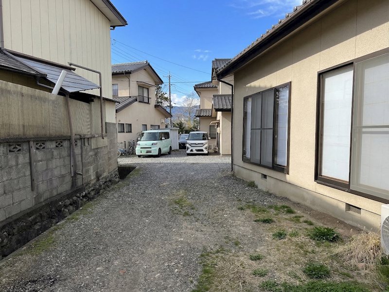 青木貸家 駐車場