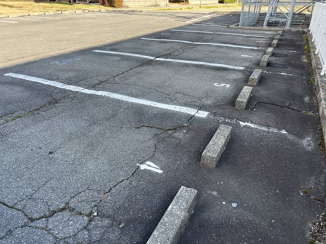 ハイツ中原 駐車場
