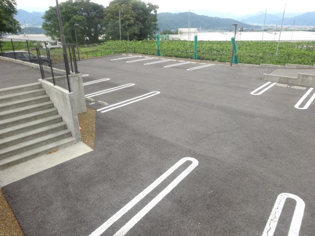 ハイツハピネス 駐車場