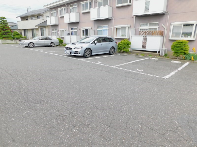 レザンドール 駐車場