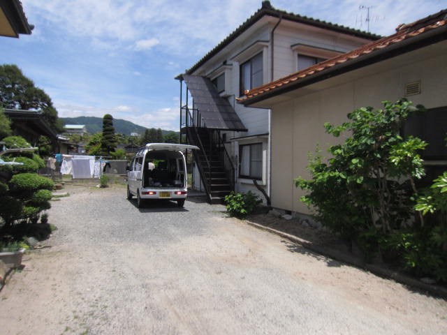 村澤アパート 駐車場