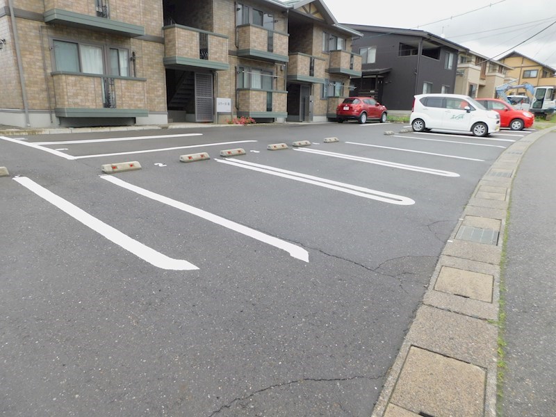 コリーヌ寿 駐車場
