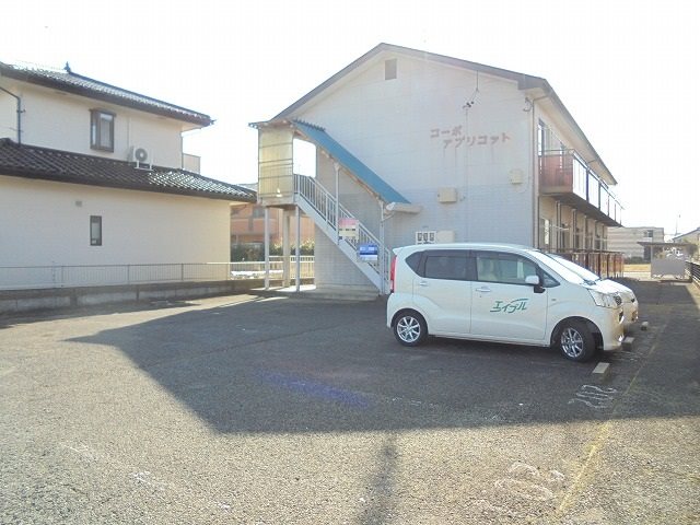 コーポアプリコット 駐車場