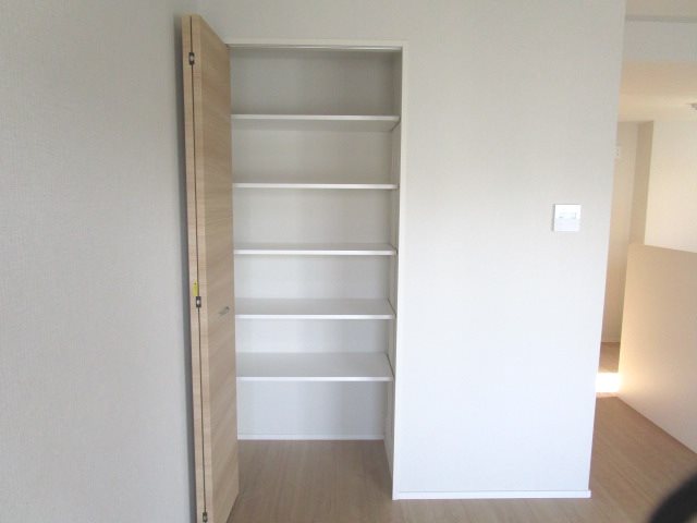 アヴァンセ東口 収納