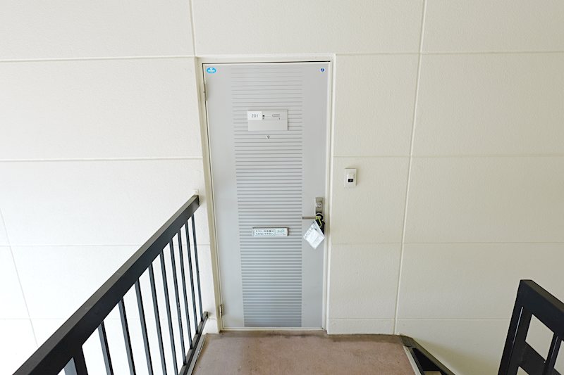 パレスサンプラス 玄関