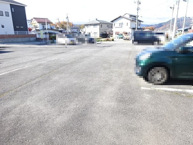 パレスサンプラス 駐車場