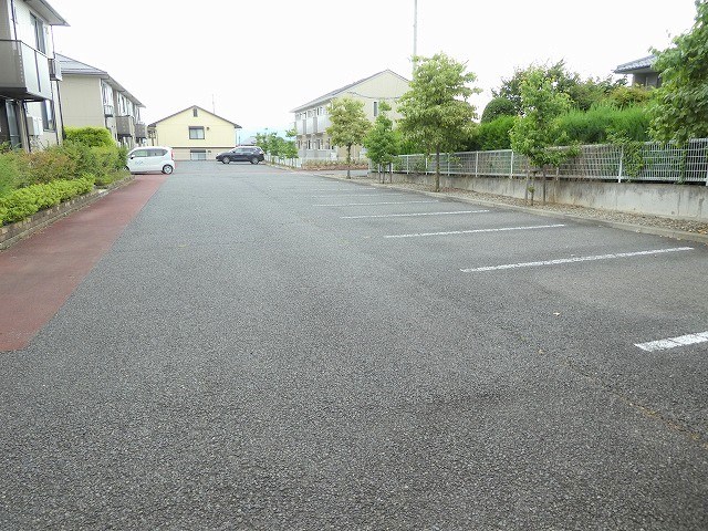 コーモド・パティオＡ棟  駐車場