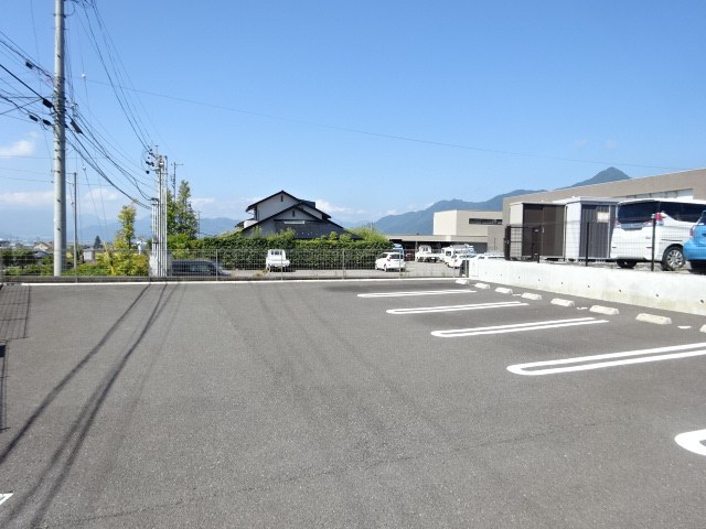 Rhythm 駐車場