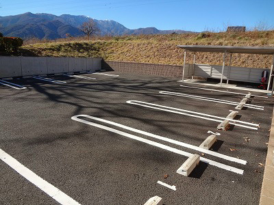 グランディール希 駐車場