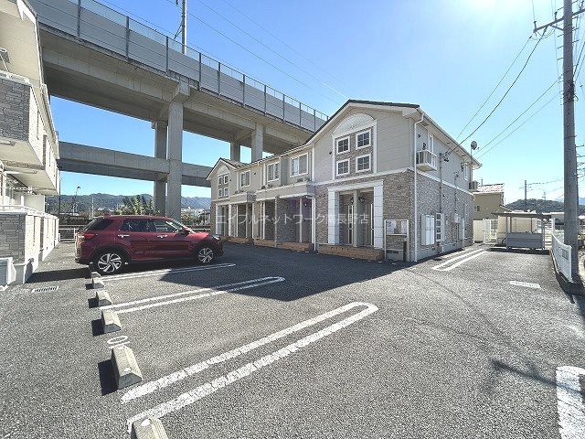 サンタクルスＢ 駐車場
