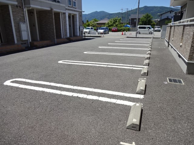 サンタクルスＢ 駐車場