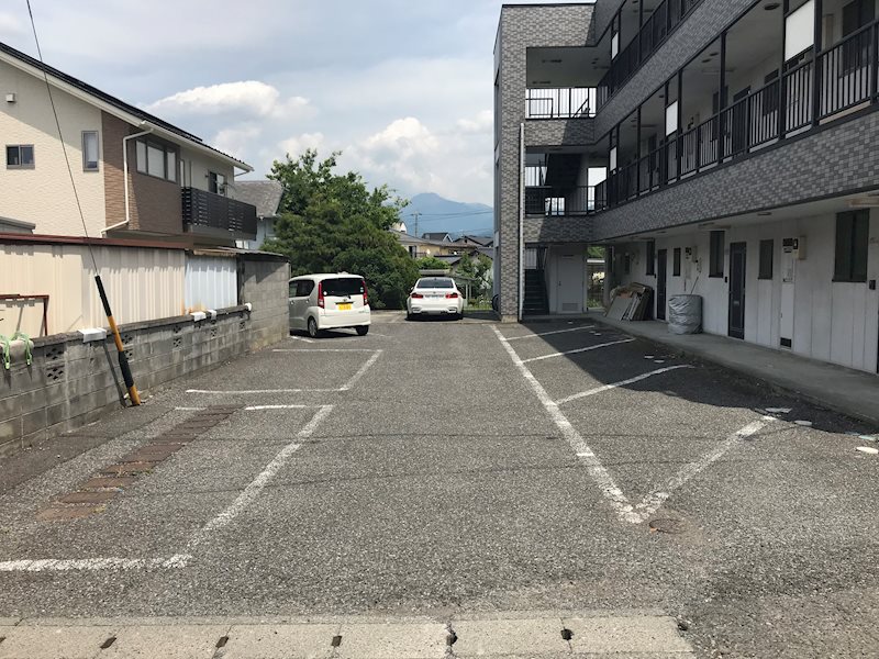 エーデルハイツ 駐車場