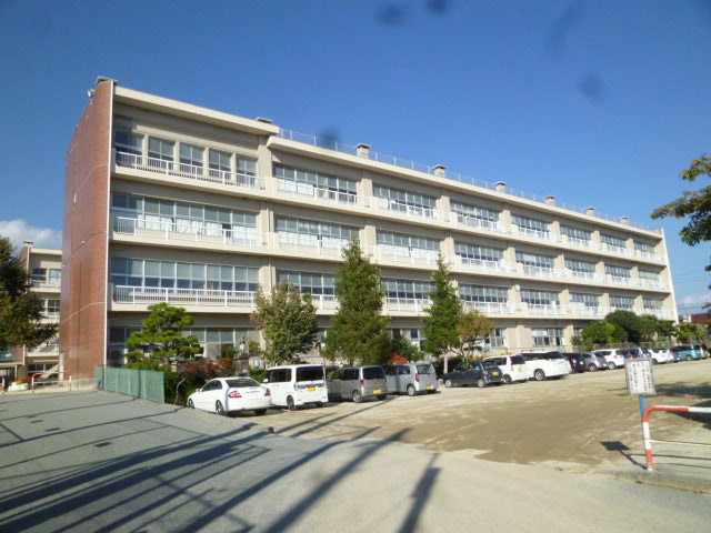 プレミアス白山 小学校