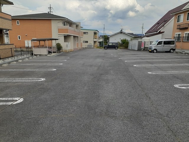 ノービレアビターレA棟 駐車場