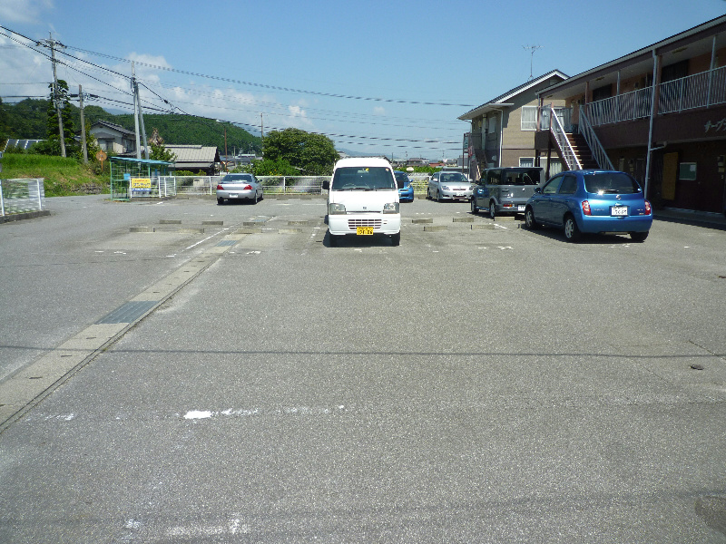 サープラス大垣登Ⅰ 駐車場