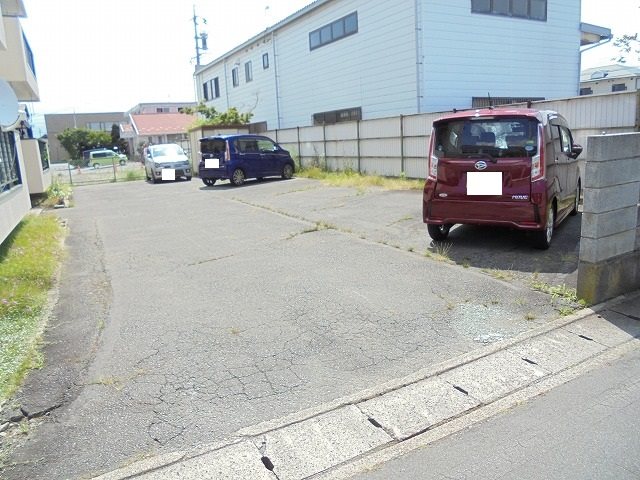 塚田コーポ 駐車場