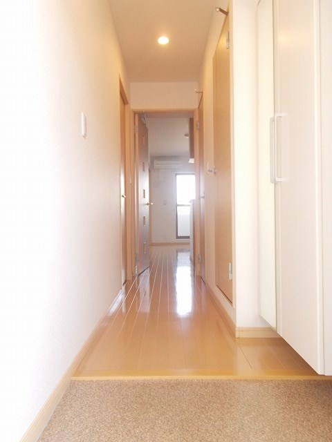 チャロ 玄関