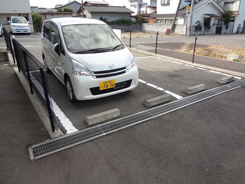 サープラス司 駐車場