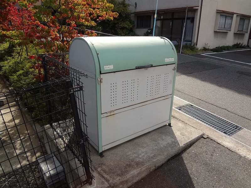 サープラス司 駐車場