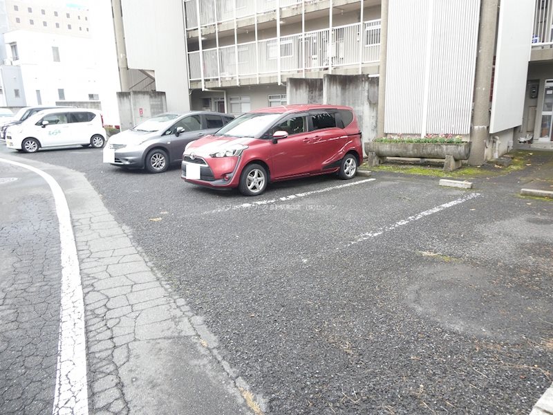 岡田ハイム 駐車場