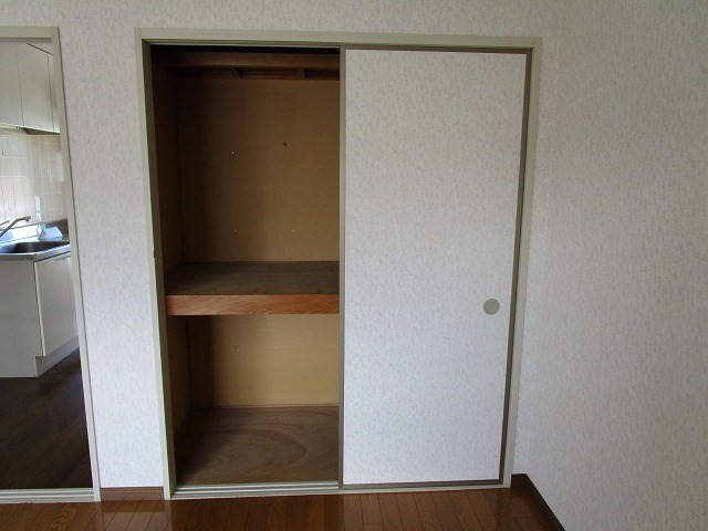 アネックス若里 収納