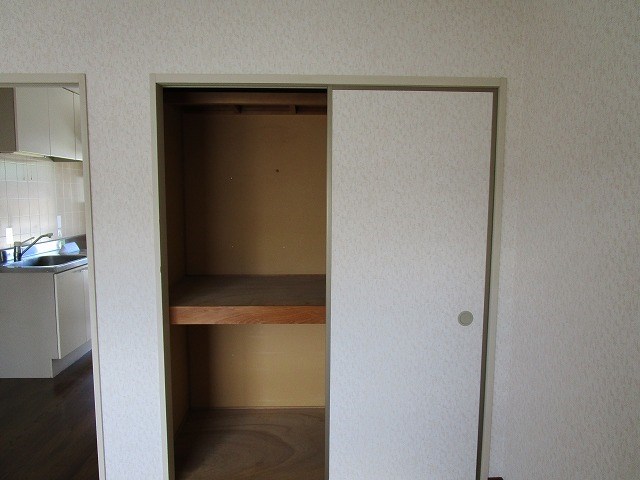 アネックス若里 収納