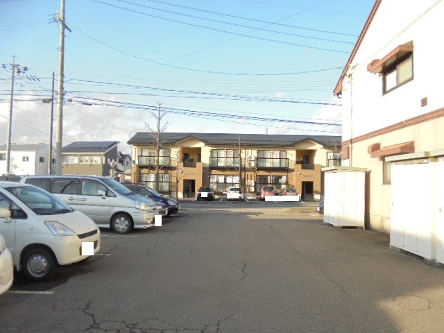 コーポラスＵ 駐車場