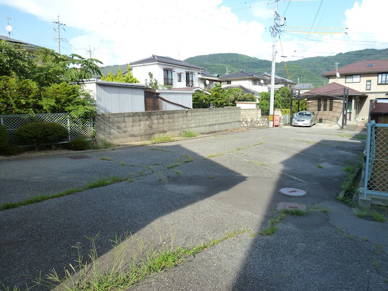 岡田マンション 駐車場