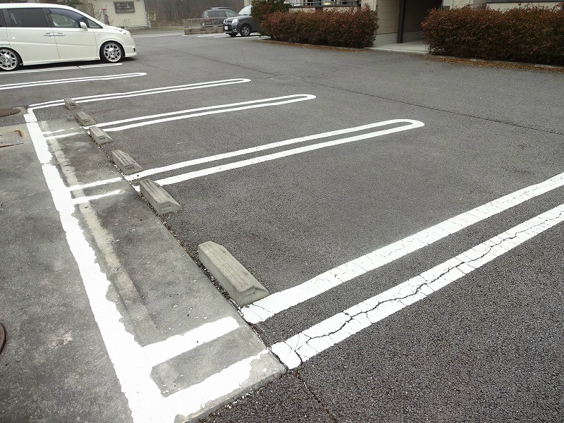 ベルソーナC 駐車場