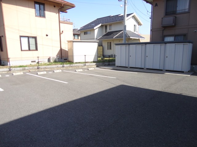 クラテールN　A棟 駐車場