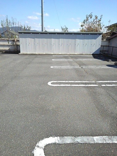 アベニールハイムＢ 駐車場