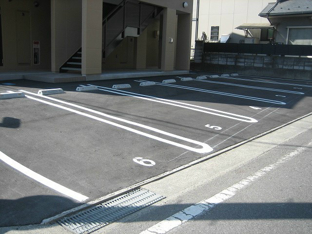 エタニティルミナス 駐車場