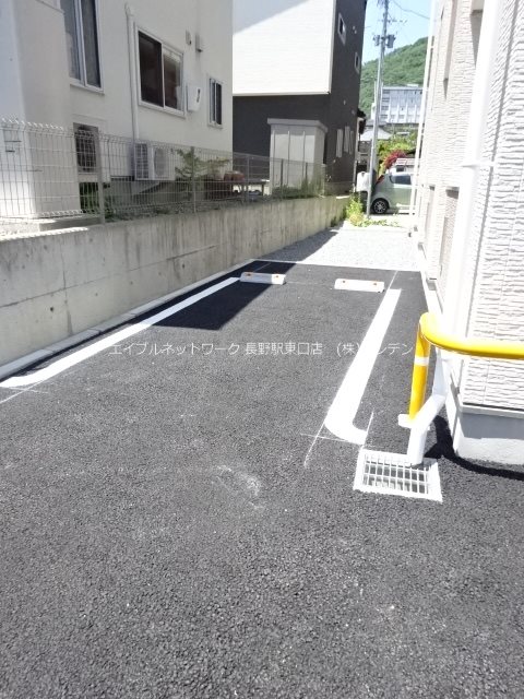 カーサ箱清水2 駐車場