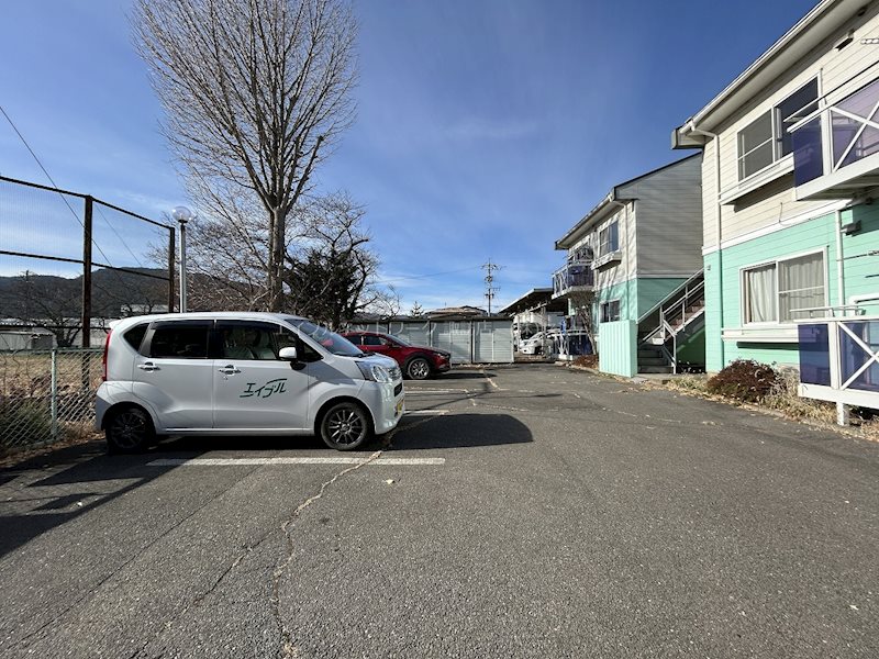 ザ・タイズ・キノシタ2 駐車場