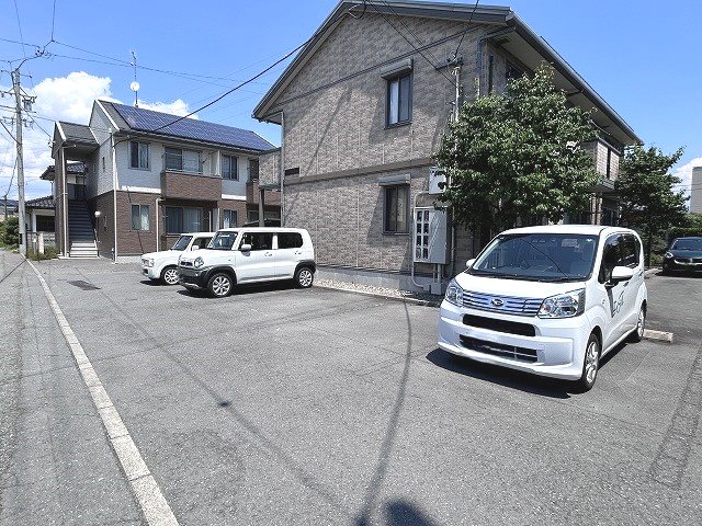 カーサプルメリア 駐車場