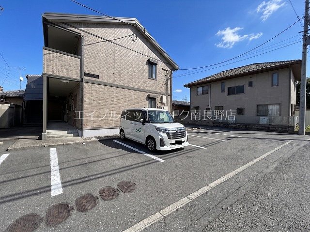 カーサプルメリア 駐車場