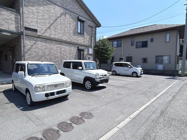 カーサプルメリア 駐車場