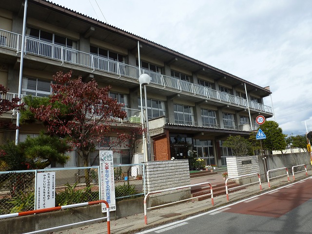 市川貸家 小学校