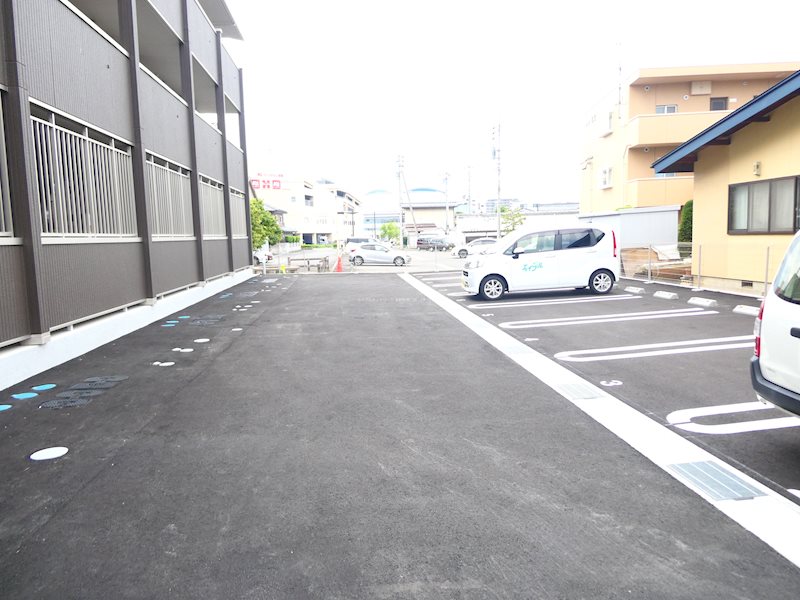 サンセール若里 駐車場
