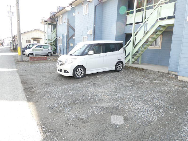 サンライズヴィレッジB棟 駐車場