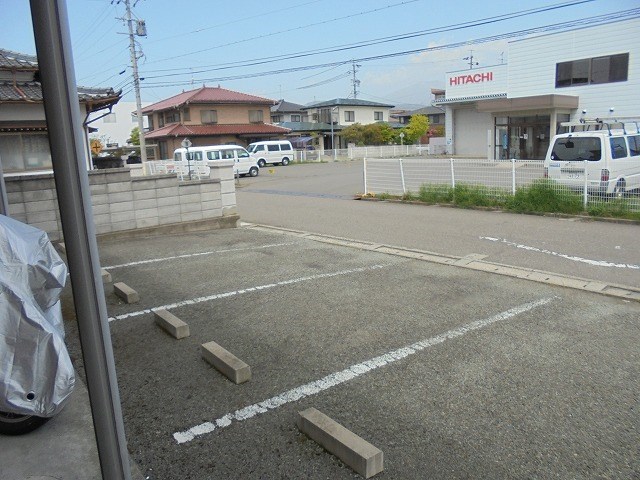 サンガーデンワカツキＡ棟 駐車場