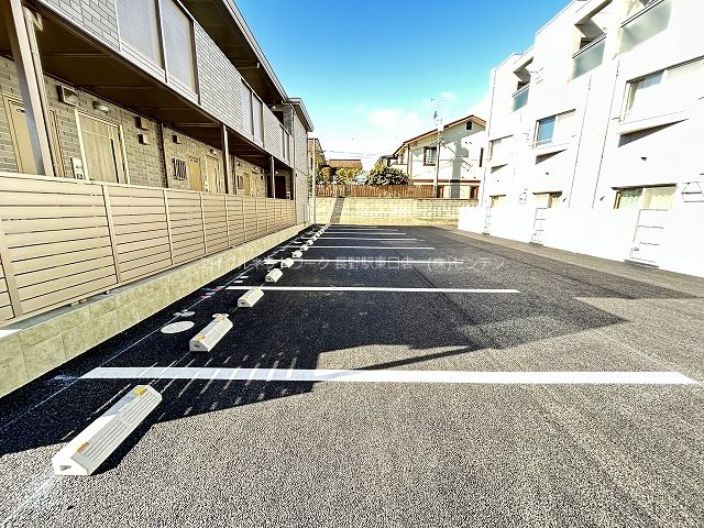 アテンションハイム三輪 駐車場