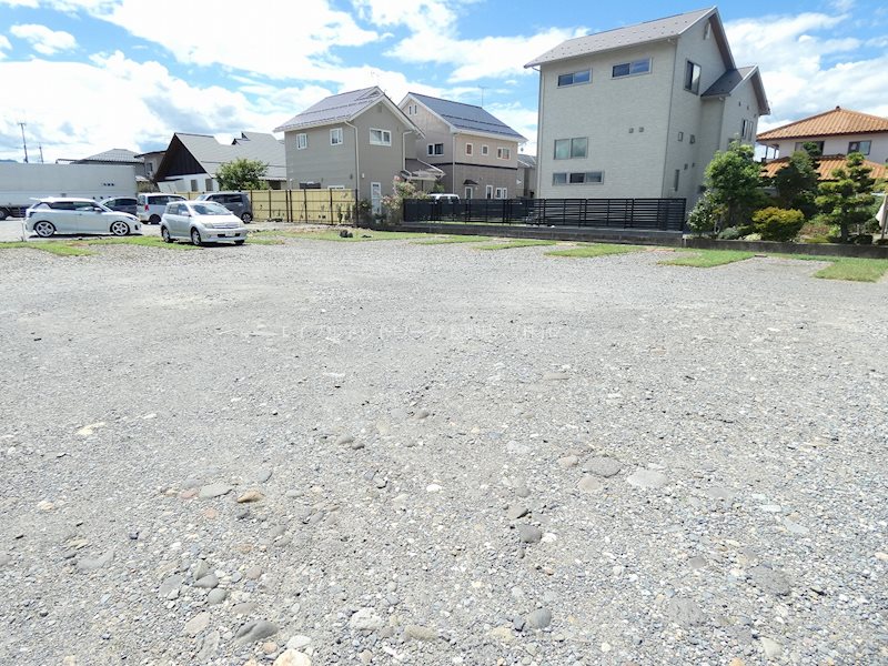 サンライズヴィレッジB棟 駐車場