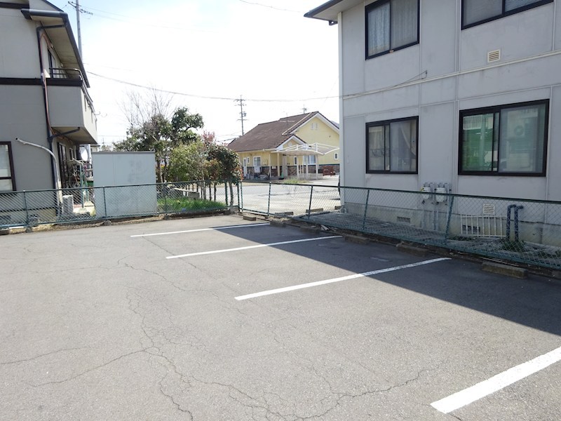 グリーンハイツ山口 駐車場