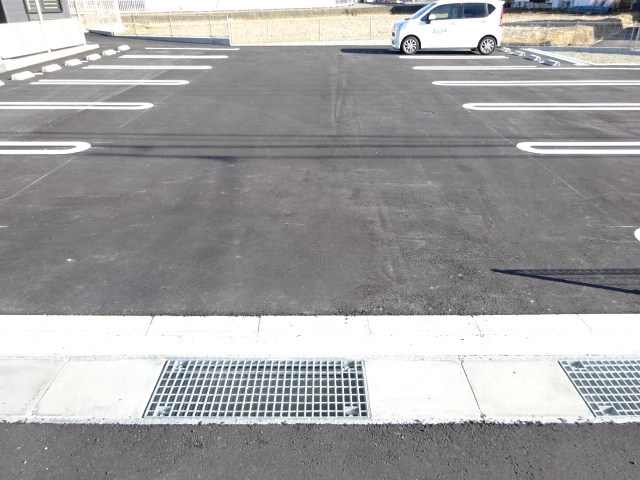 ヴィラ・ブライト蒼久保 駐車場