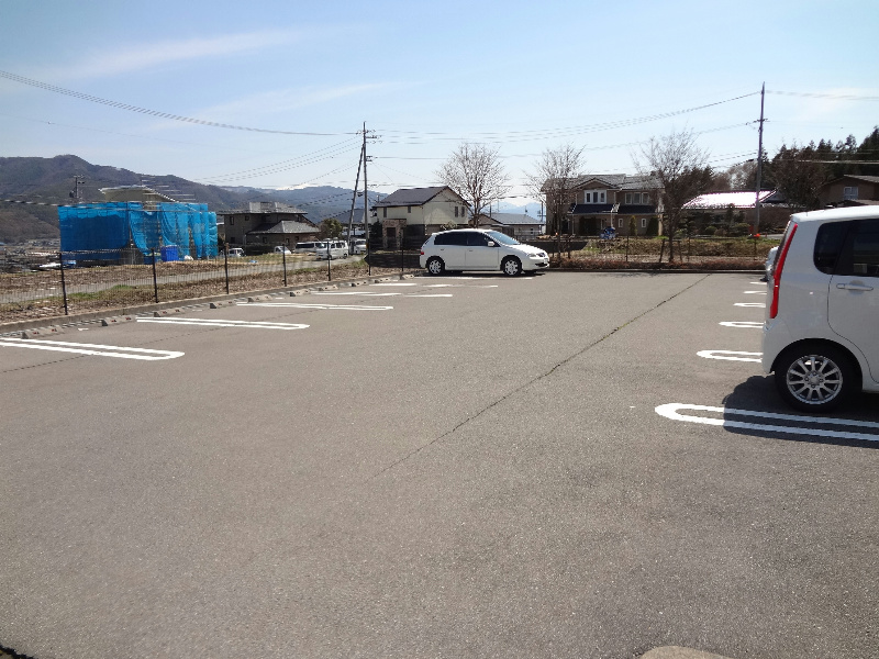 パストラル 駐車場